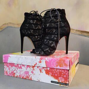 Chinese Laundry "Jingle" lace peep toe stiletto bootie, size 6.5, like new!